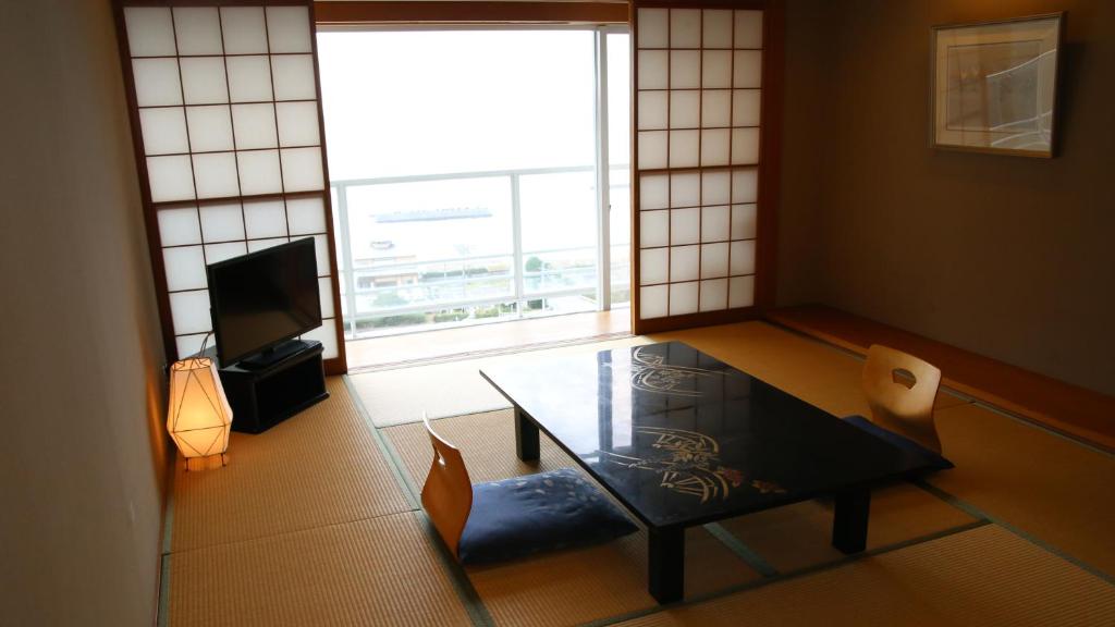 Nishiizu Crystal View Hotel的休息区