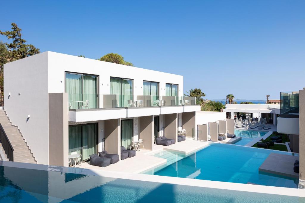 Bazén v ubytování Phos Hotel Adults Only nebo v jeho okolí