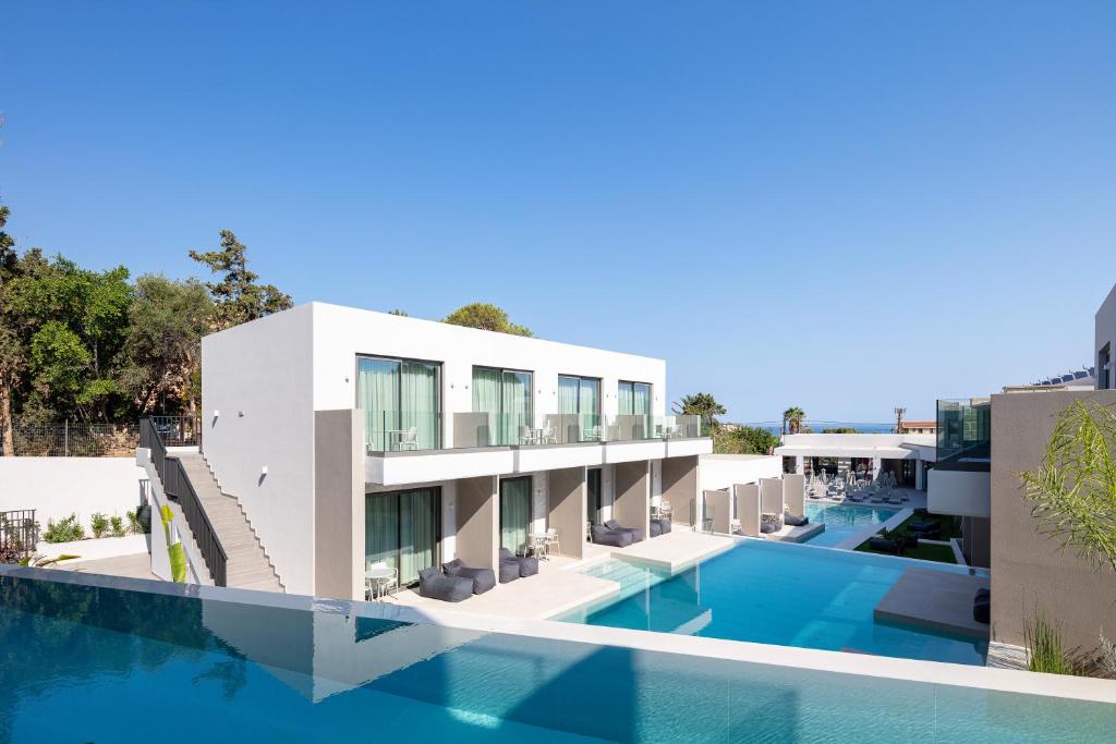Bazén v ubytování Phos Hotel Adults Only nebo v jeho okolí