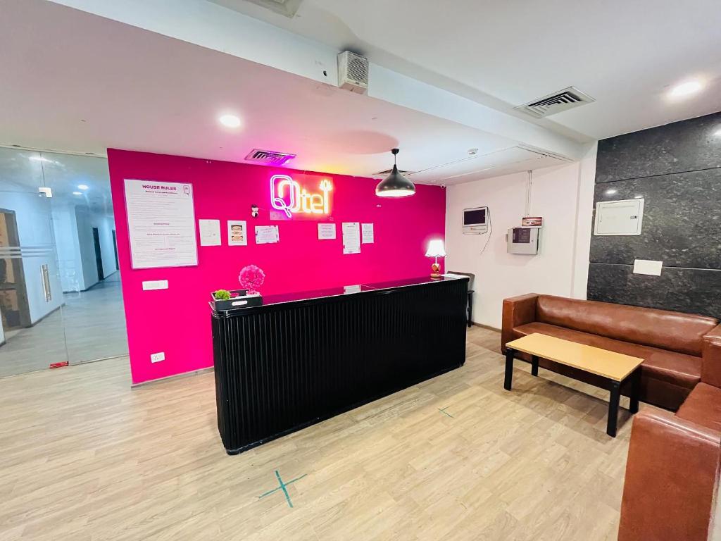 Posezení v ubytování Qotel Hotel Chattarpur - Near Chattarpur Metro