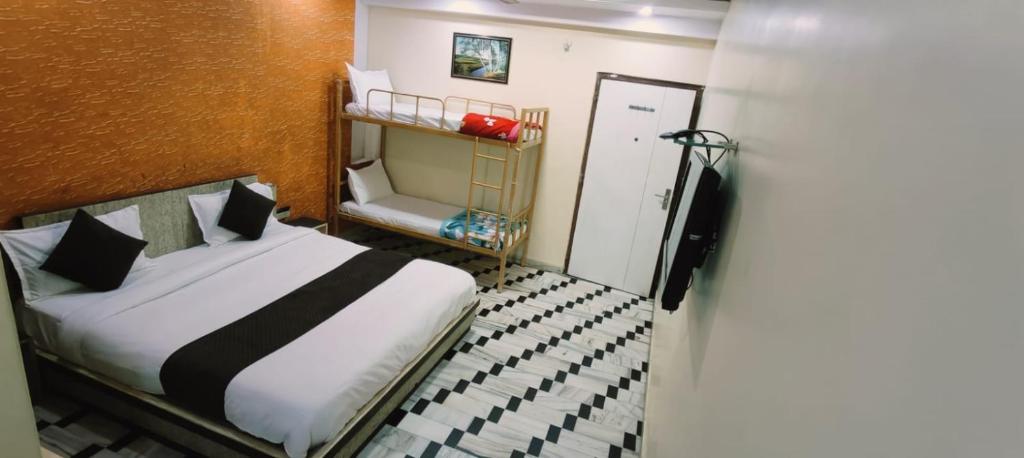 Postel nebo postele na pokoji v ubytování HOTEL HAYAT RESIDENCY