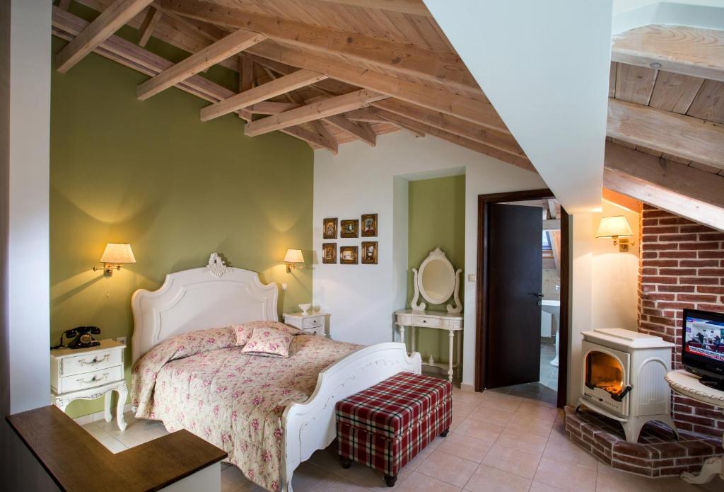 Postel nebo postele na pokoji v ubytování Atrion Highland Hotel