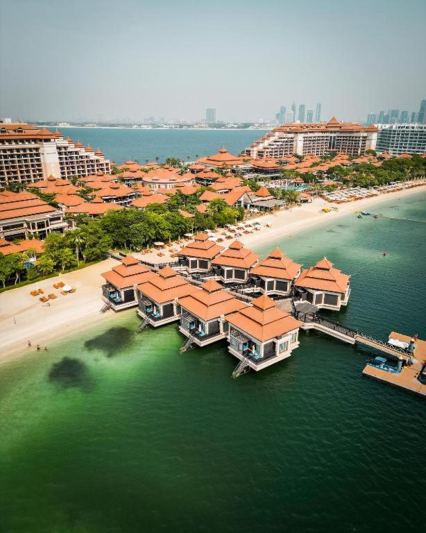 Luxury Holiday Home, Spacious 1 bedroom, Burj Alarab full ocean view, located in Anantara the palm, Palm Jumeirah, Dubai - Resim 17