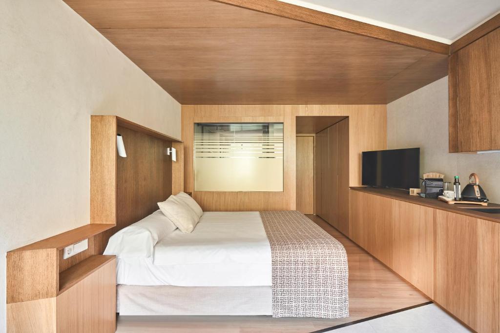 Apartamentos Juan Bravo - Suite With City View