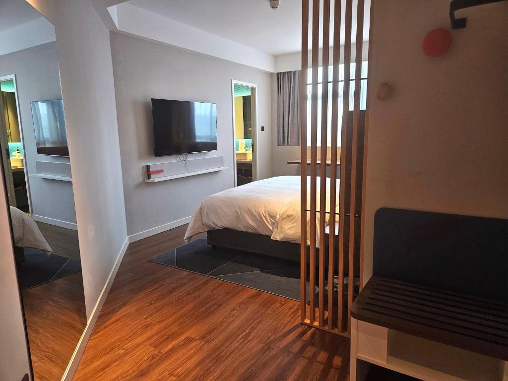 Holiday Inn Express Kunming Panlong, an IHG Hotel - King Room - Roken