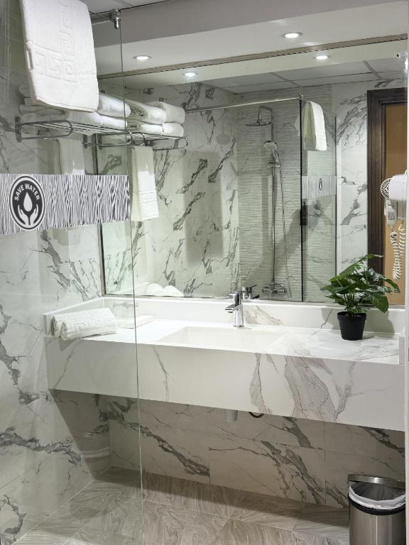 Fortune Plaza Hotel, Dubai Airport - Resim 28