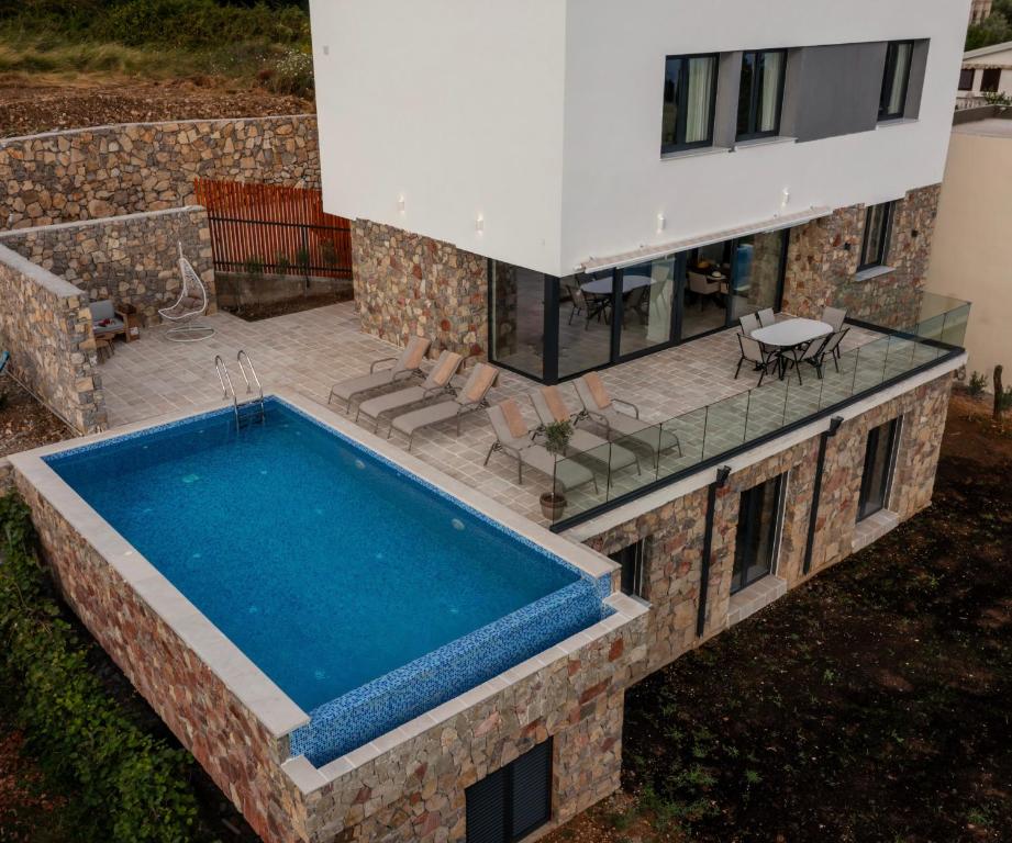 Villa Mareの敷地内または近くにあるプール
