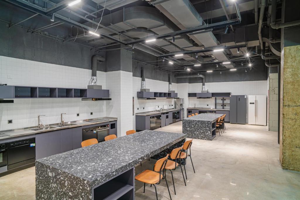 Kuchyň nebo kuchyňský kout v ubytování Shanghai T Plus Hotel Residence