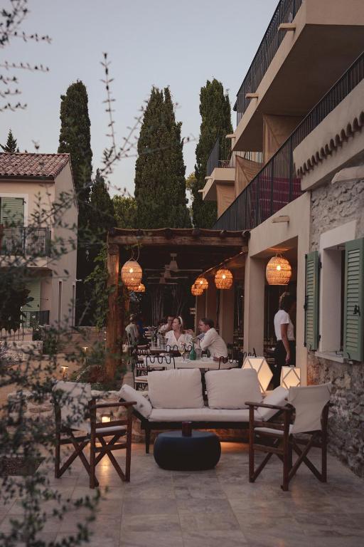 Posezení v ubytování Boutique Hôtel Responsable et Restaurant Basgi Basgi