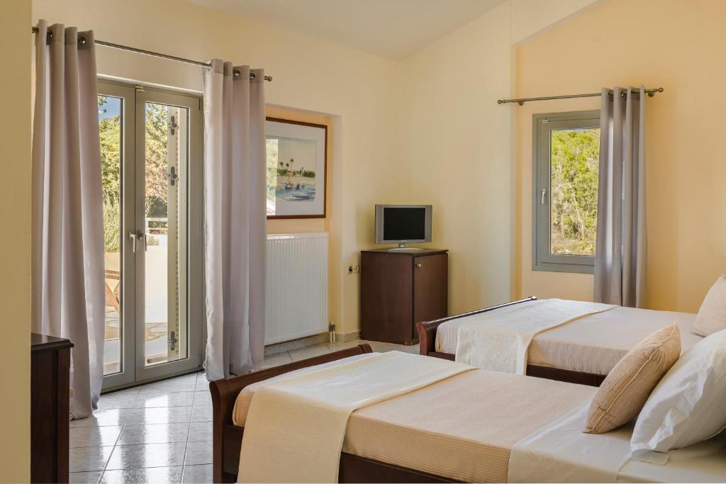 Belle View Hotel - Sea View & Sunset - Classic Triple Room