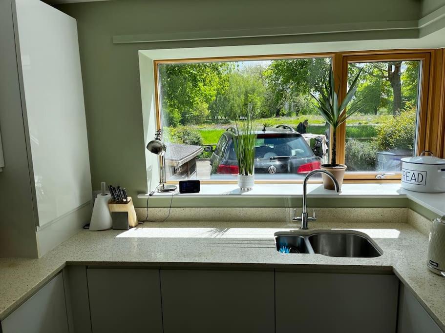 Billede fra billedgalleriet på 2 Bedroom Eco House with South Facing Balcony i Nottingham