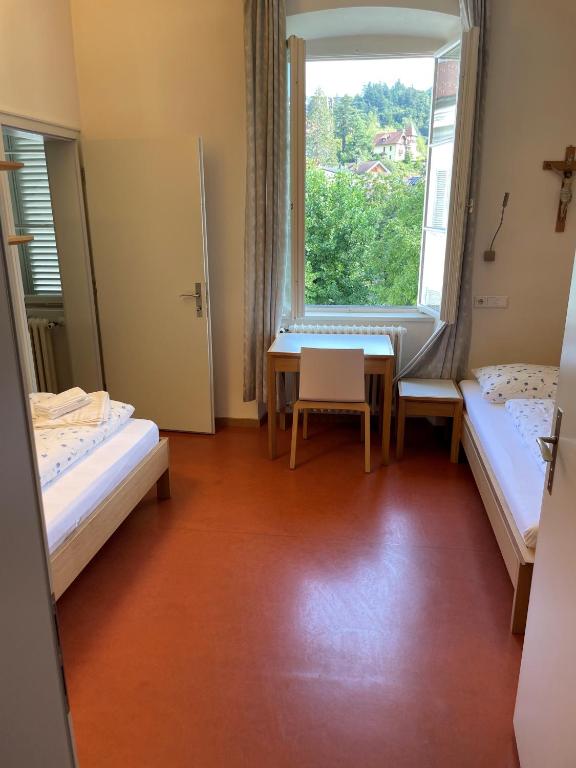 Postel nebo postele na pokoji v ubytování Priesterseminar Brixen