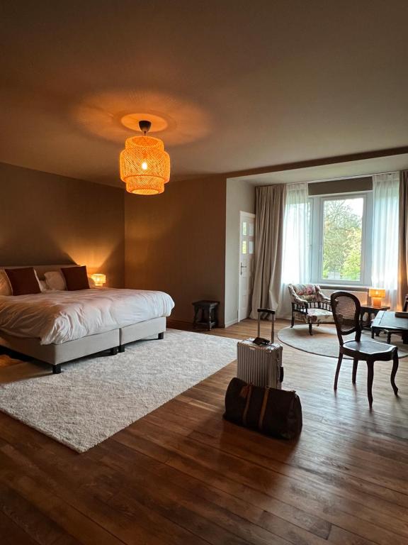 Postel nebo postele na pokoji v ubytování Manoir Nestor - Chairière