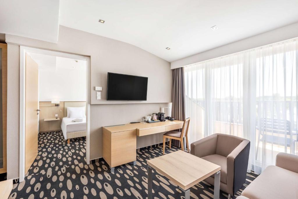 TV a/nebo společenská místnost v ubytování Park Inn by Radisson Sarvar Resort & Spa - All Inclusive