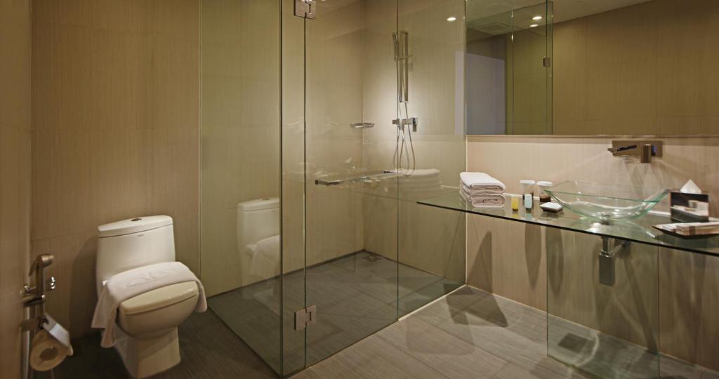Vannituba majutusasutuses FM7 Resort Hotel - Jakarta Airport