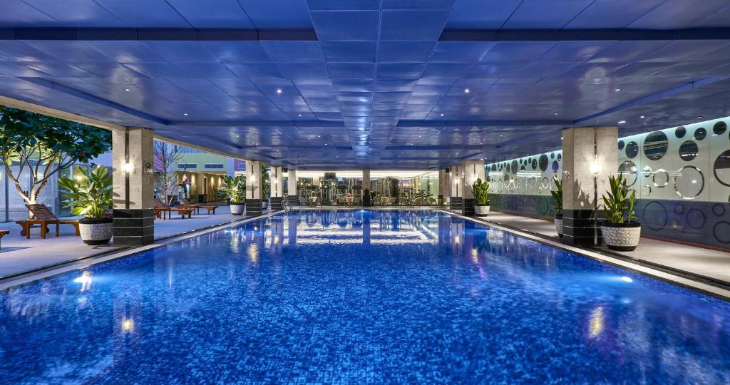 Bassein majutusasutuses FM7 Resort Hotel - Jakarta Airport või selle lähedal