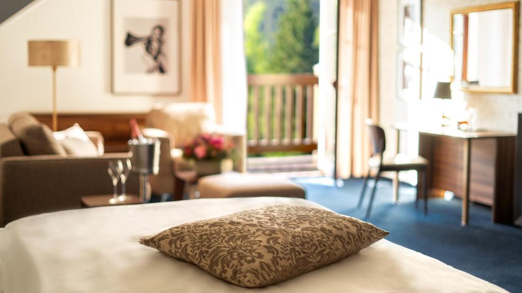 Postel nebo postele na pokoji v ubytování Savoy Hotel