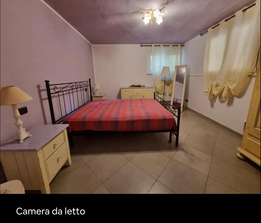 Postel nebo postele na pokoji v ubytování villetta nel verde delle Bagnese
