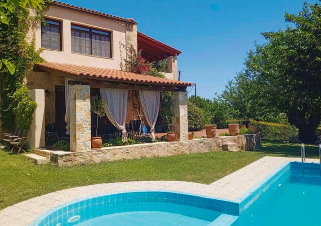 Πισίνα στο ή κοντά στο Villa Skine with private pool and lush garden