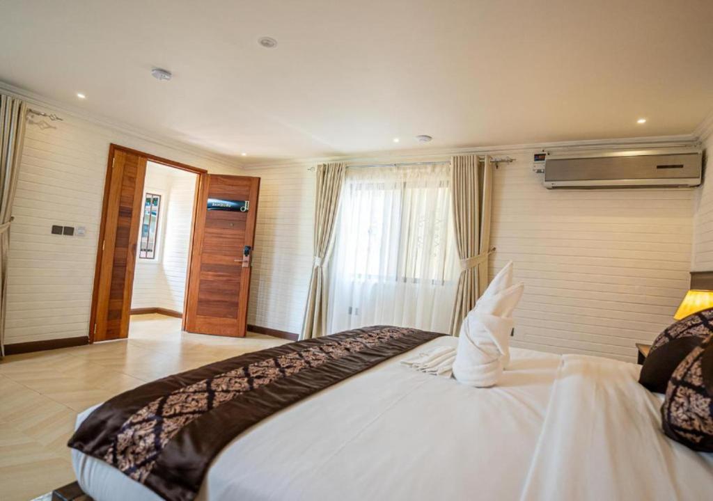 Postel nebo postele na pokoji v ubytování Light Villas Gigiri