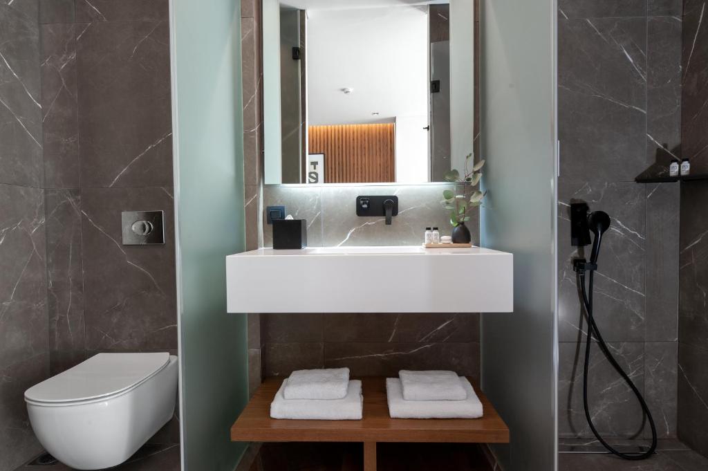 Koupelna v ubytování The Editor Hotel Athens