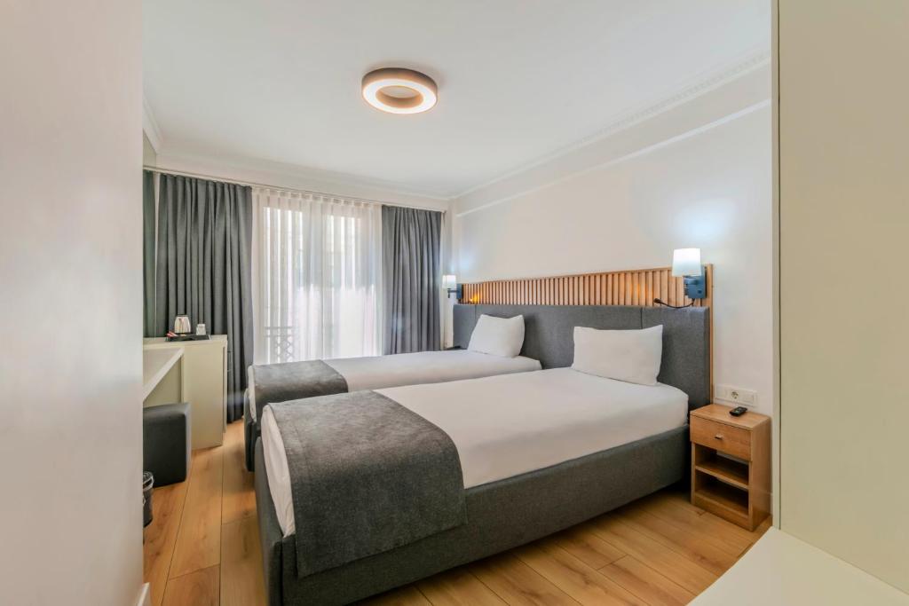A bed or beds in a room at Silvana Hotel
