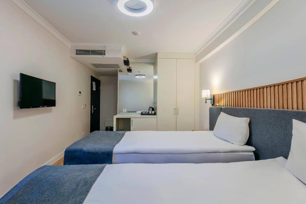 A bed or beds in a room at Silvana Hotel