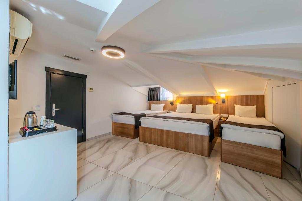 A bed or beds in a room at Silvana Hotel