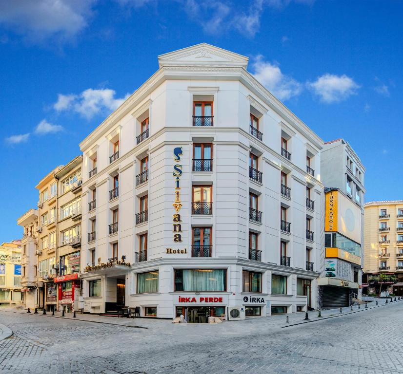 The building in which a szállodákat is located