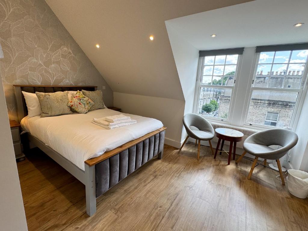 The Avonmore Olympia - Deluxe Double Room