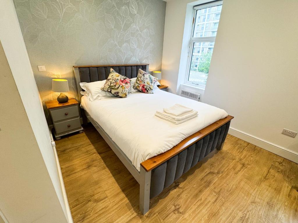 The Avonmore Olympia - Deluxe King Room