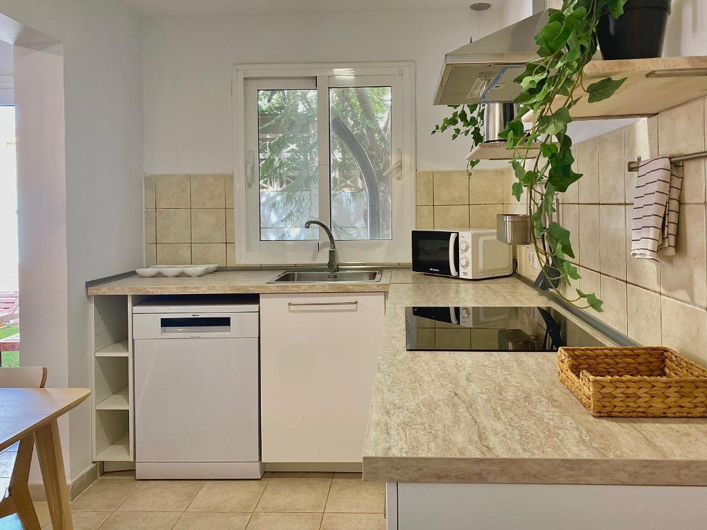 Kuchyňa alebo kuchynka v ubytovaní Casita Playa Castillo "Vivienda 5"