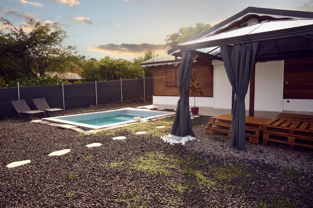 Bazén v ubytování Villa Bibha avec piscine privée nebo v jeho okolí