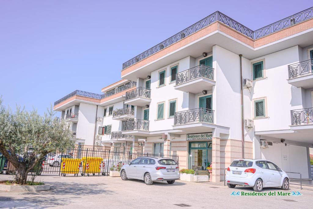 two cars parked in front of a building at Residence del mare in Ardea
