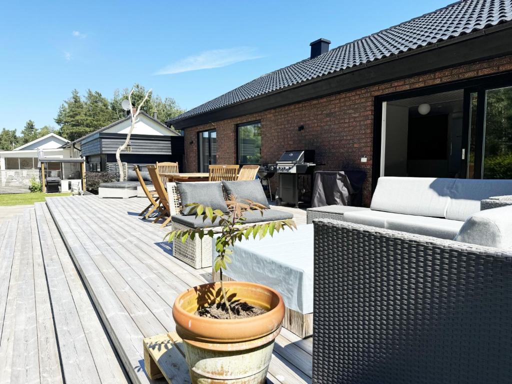 Lovely villa with a high standard in Karlsborg - Housity