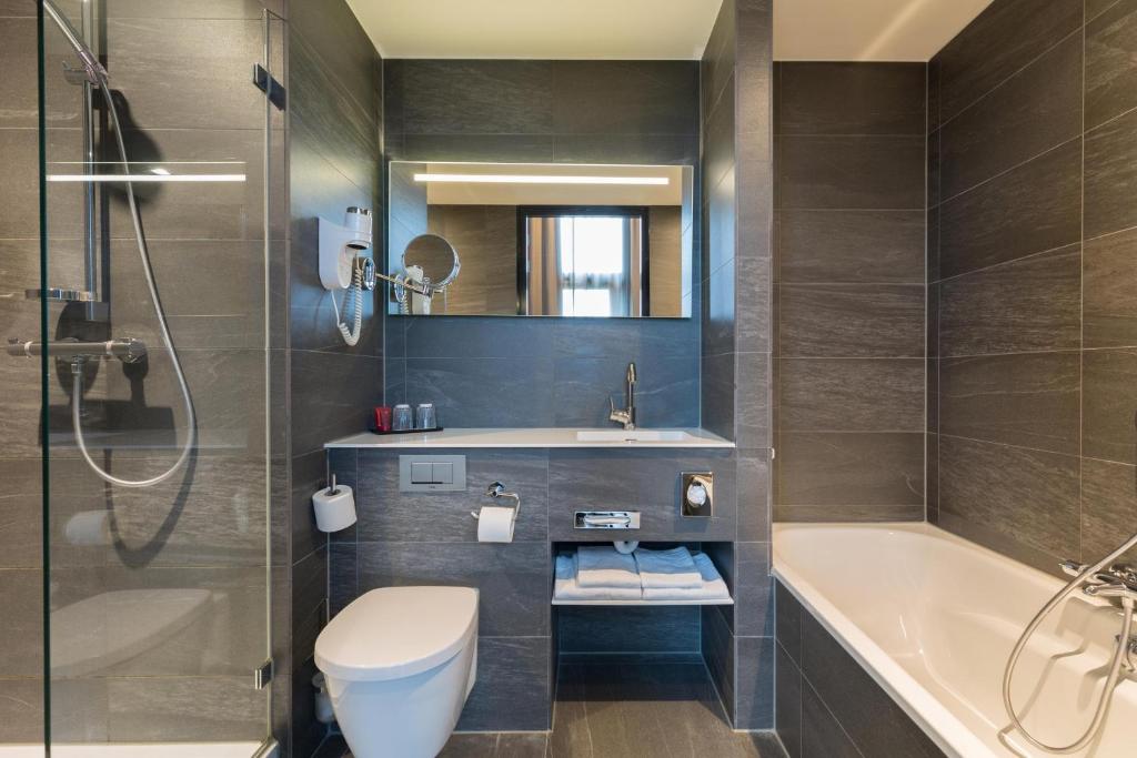 Koupelna v ubytování Leonardo Hotel Groningen