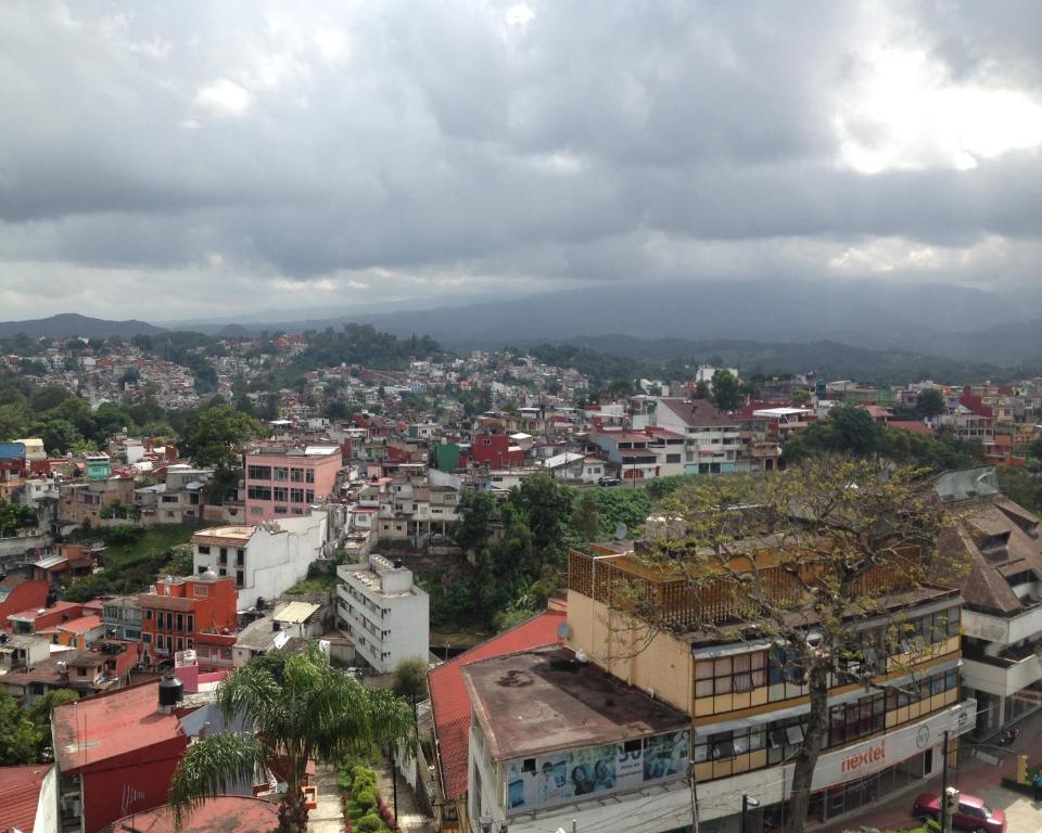 Nespecifikovaný výhled na destinaci Xalapa nebo výhled na město při pohledu z hotelu