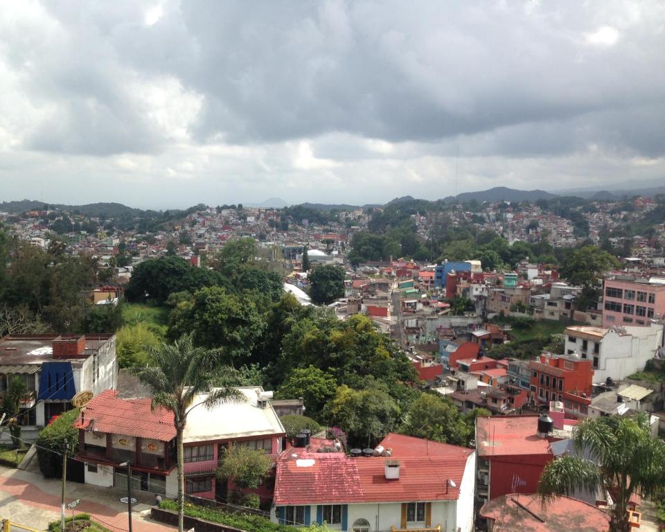 Nespecifikovaný výhled na destinaci Xalapa nebo výhled na město při pohledu z hotelu
