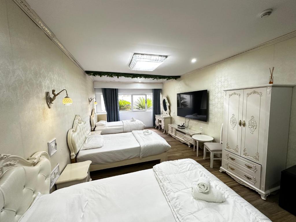 Postel nebo postele na pokoji v ubytování HOTEL AVIACIOn