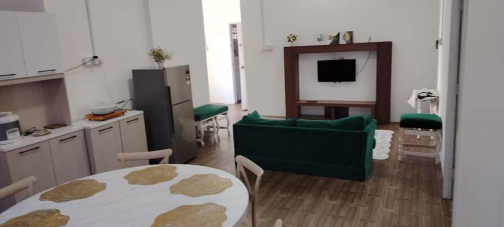 Kuchyň nebo kuchyňský kout v ubytování WM Homestay Kota Bharu