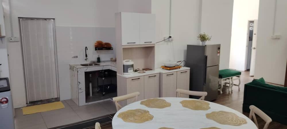 Kuchyň nebo kuchyňský kout v ubytování WM Homestay Kota Bharu