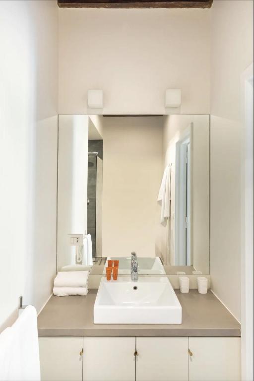 Łazienka w obiekcie Residenza Torre Vecchiarelli - apt 4