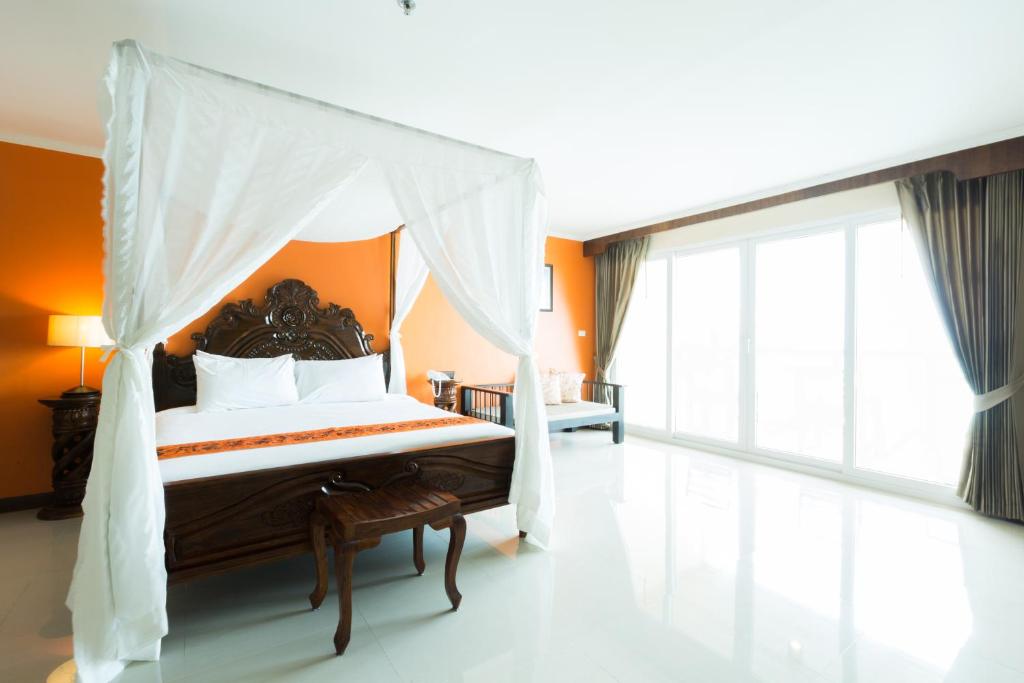 Royal Phala Cliff Beach Resort - Royal Paradise Quadruple Room