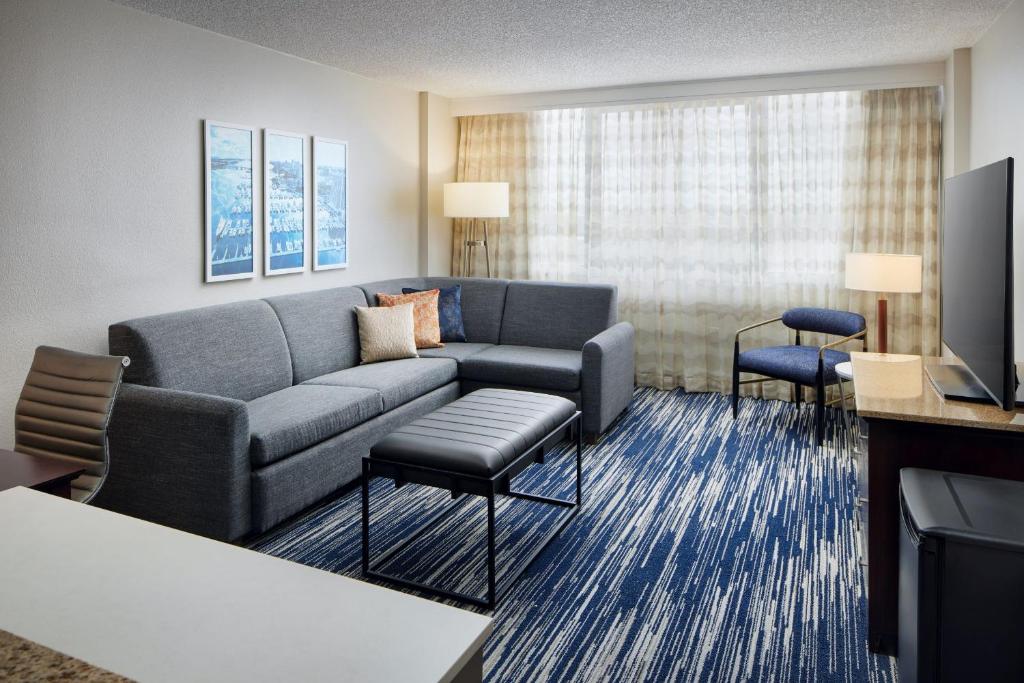 Embassy Suites by Hilton West Palm Beach Central photo