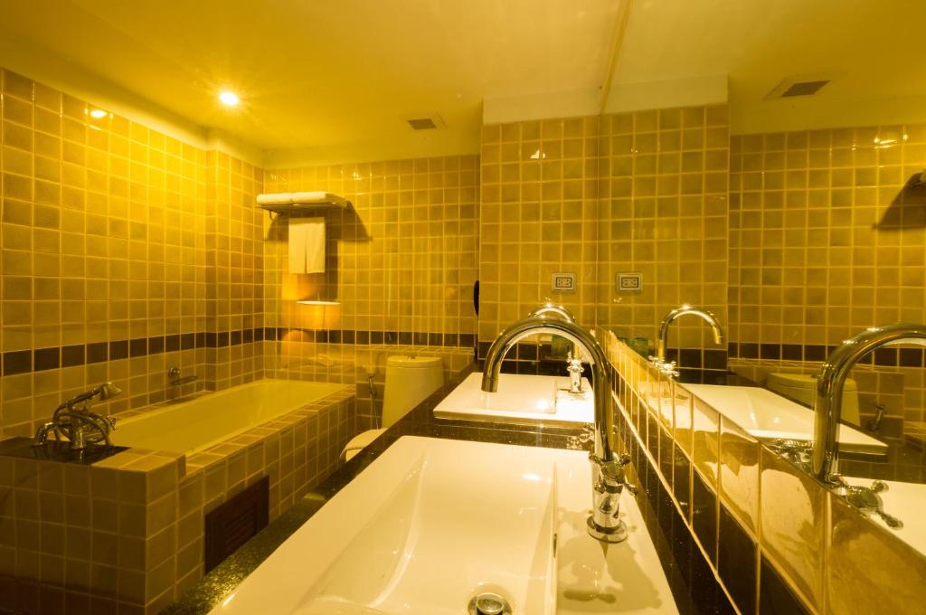 Royal Phala Cliff Beach Resort - Panorama Double Room - Front Beach