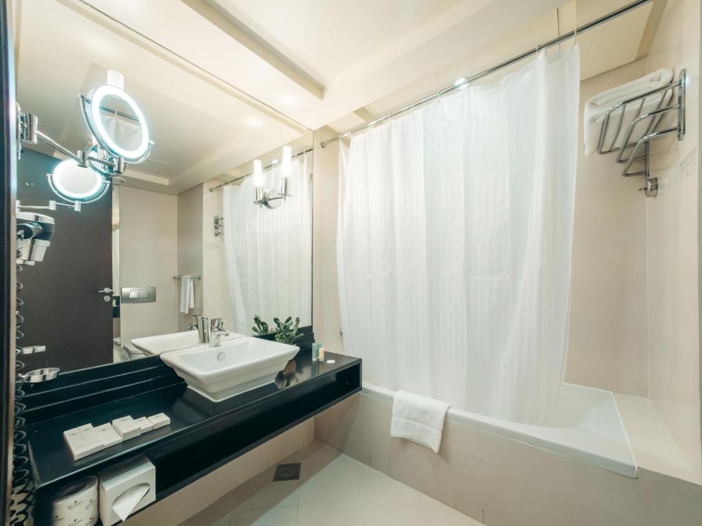 Kingsgate Hotel by Millennium - Resim 17