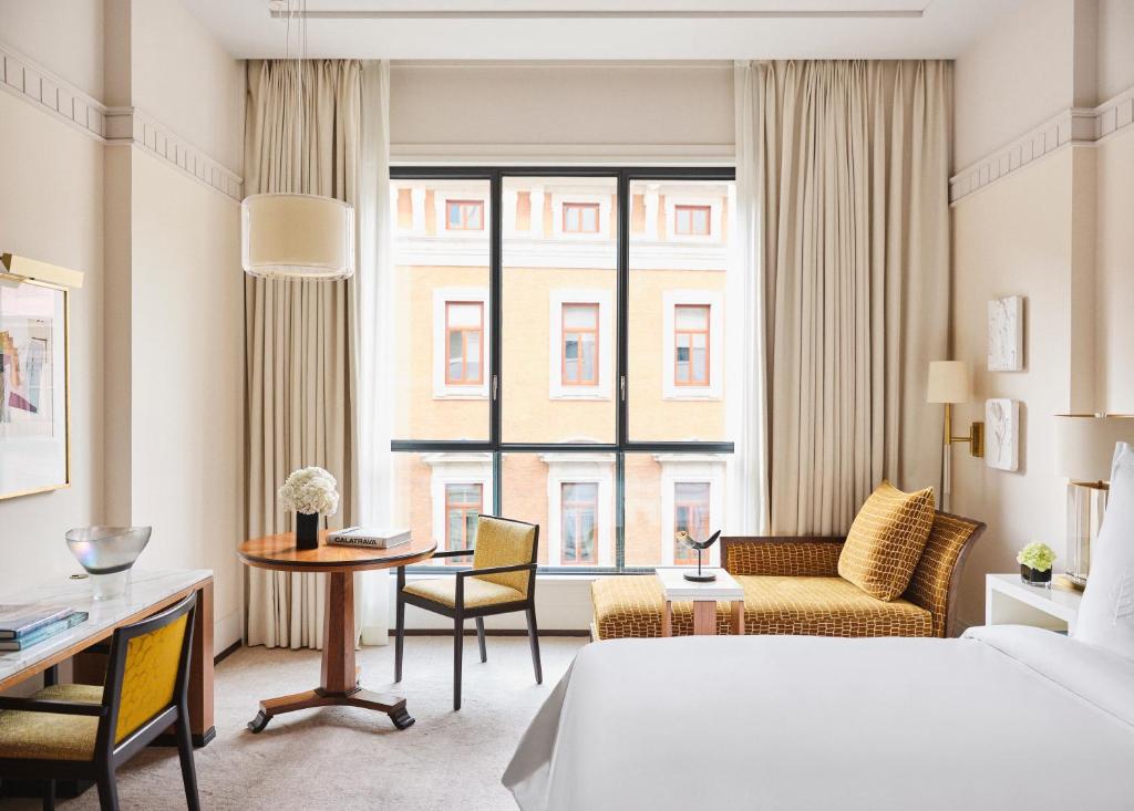 Four Seasons Hotel Madrid - Resim 26