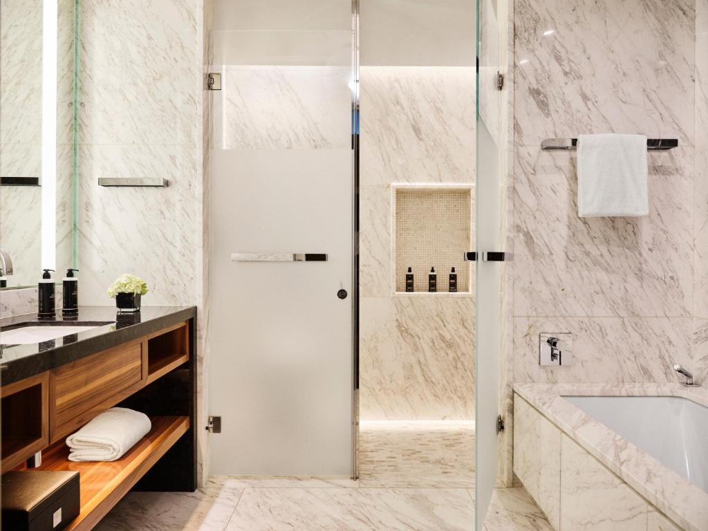 Four Seasons Hotel Madrid - 4