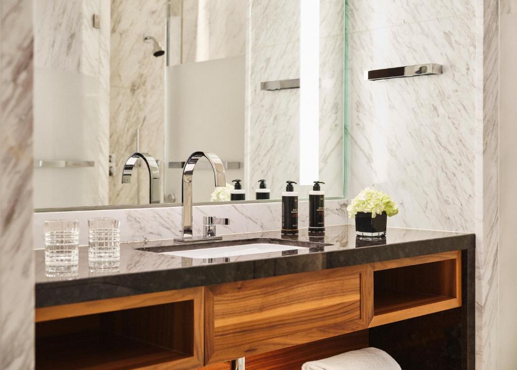 Four Seasons Hotel Madrid - 5