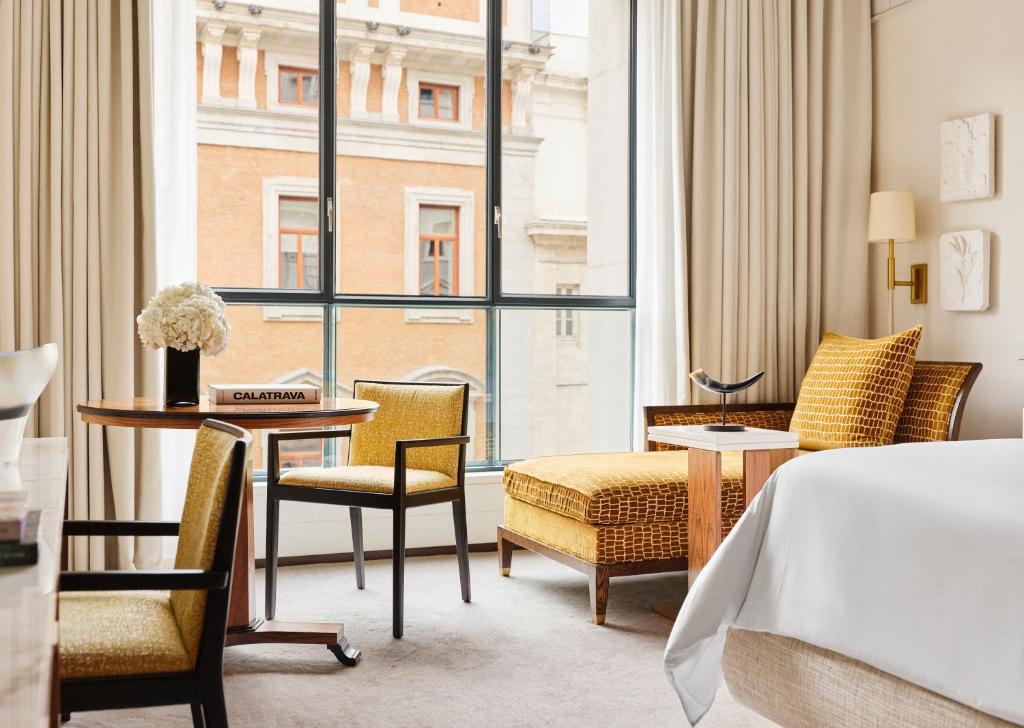 Four Seasons Hotel Madrid - Resim 19